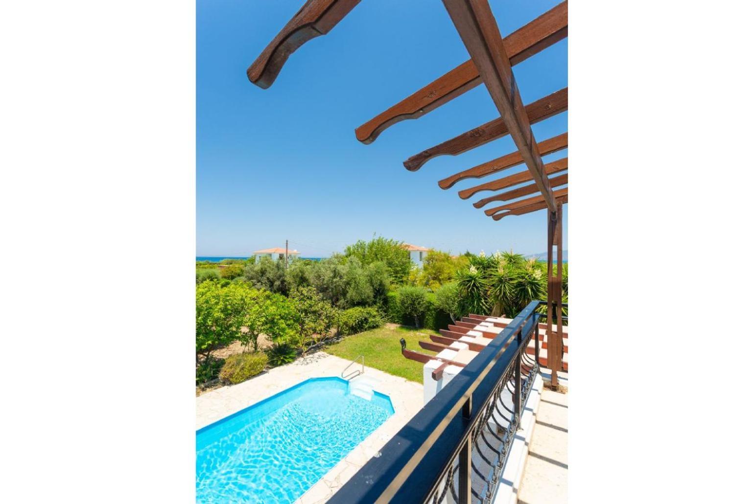Sun Beach Villa Thio Polis Extérieur photo