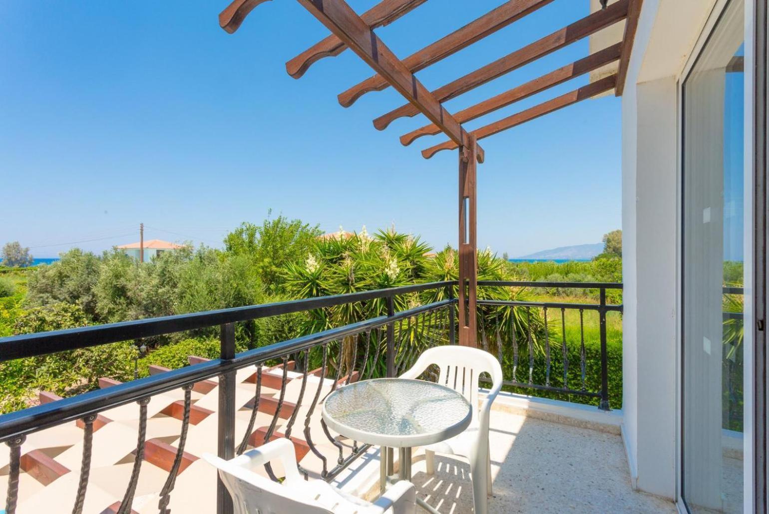 Sun Beach Villa Thio Polis Extérieur photo